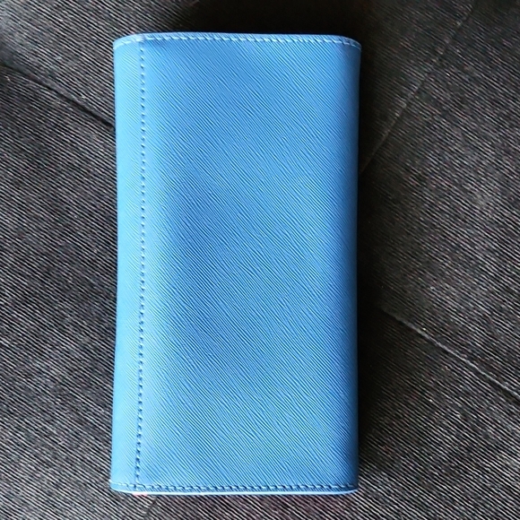 DKNY envelope style leather wallet - Picture 3 of 4